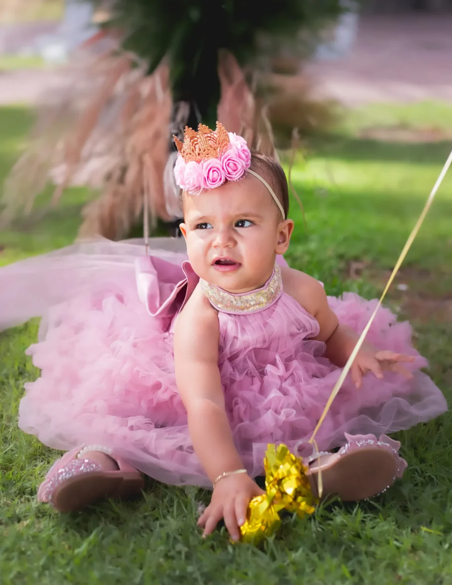 Bebé sonriendo en sesión profesional de fotos en Tenerife.