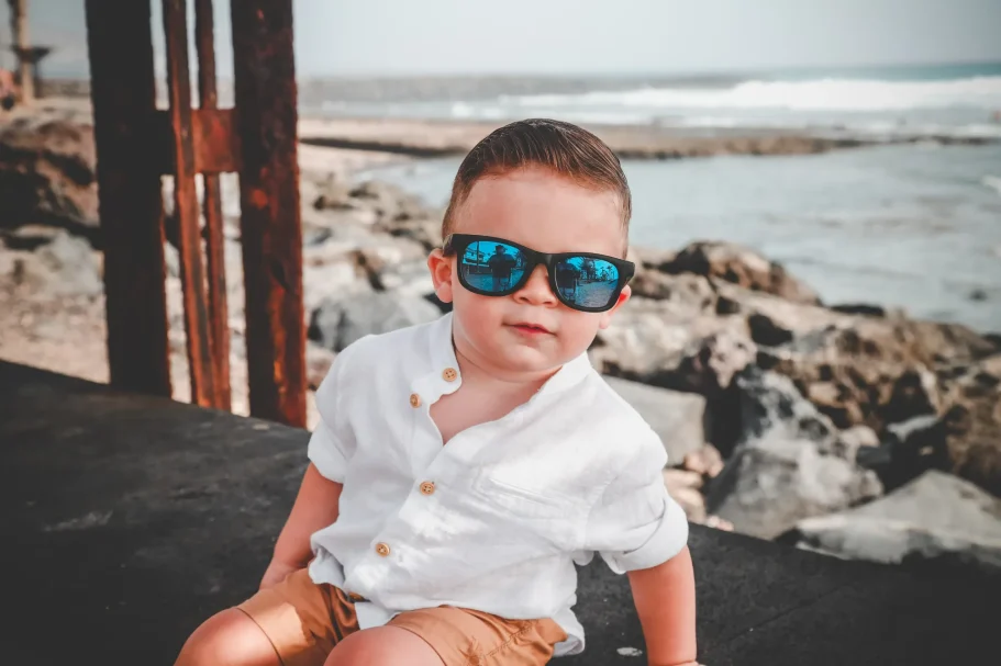 Sesión fotográfica de niño pequeño en parque de Tenerife.