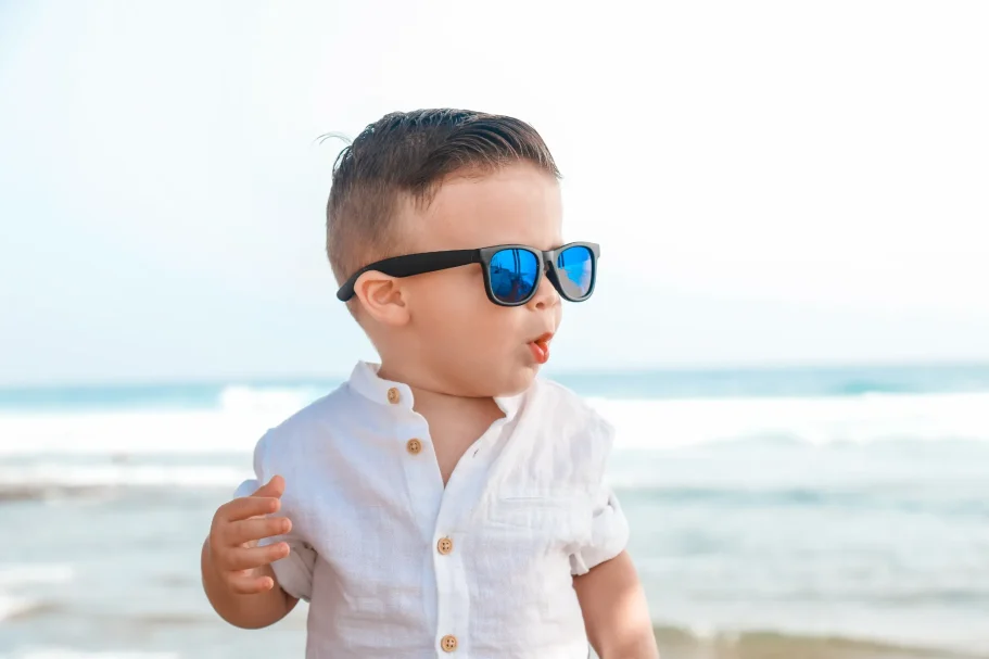 Niño de un año celebrando su cumpleaños en sesión fotográfica en Tenerife.